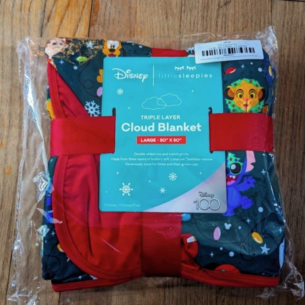 NEW Little sleepies Disney Holiday cloud blanket